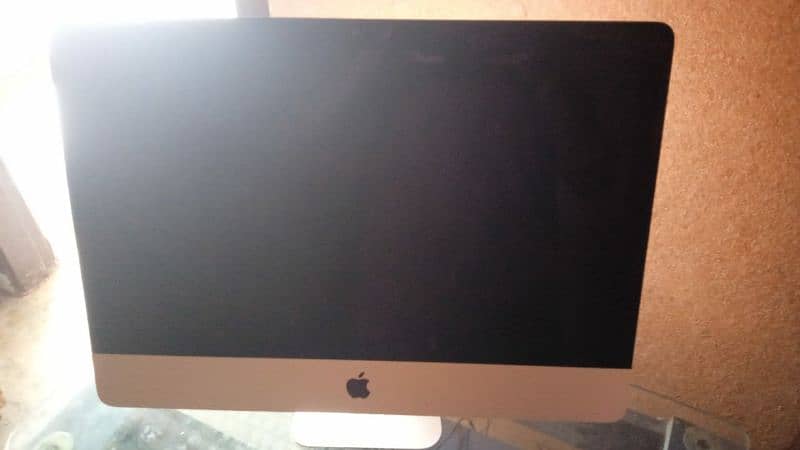 I mac 2017 model i5 generation condition 10/10 urgent sale 1