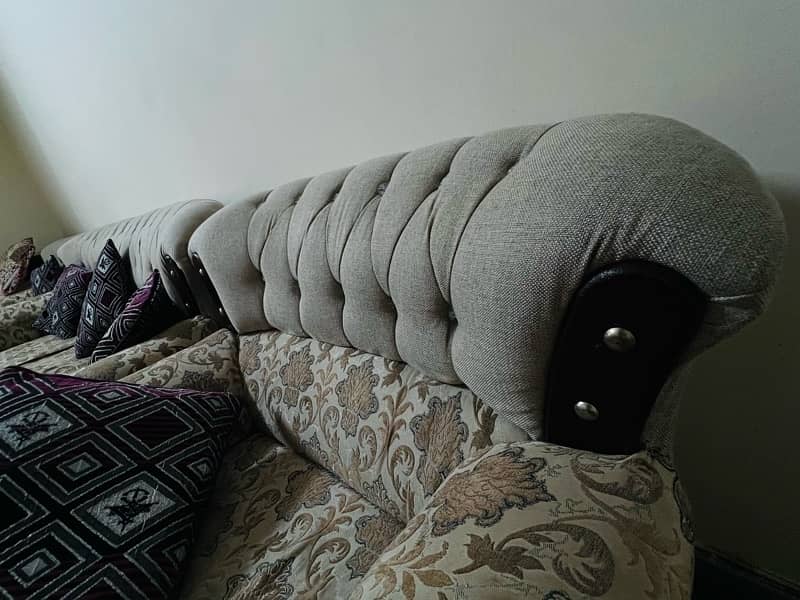 sofa set for sale beautiful condition neat and clean 5 seater 2