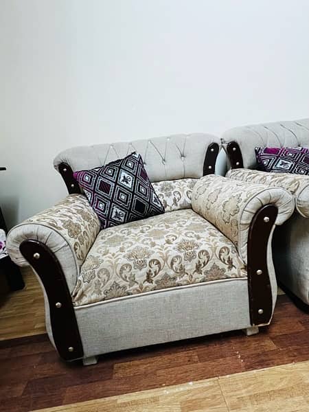 sofa set for sale beautiful condition neat and clean 5 seater 4