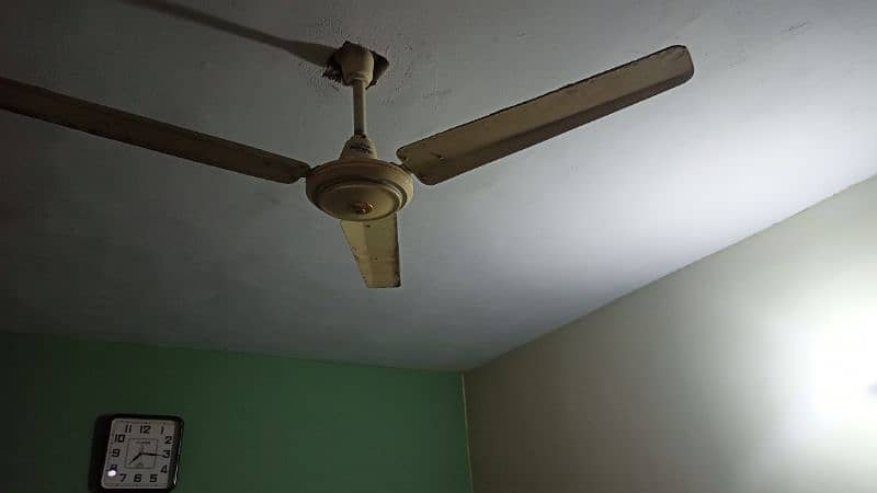 urgent sale ceiling fan 3500 1