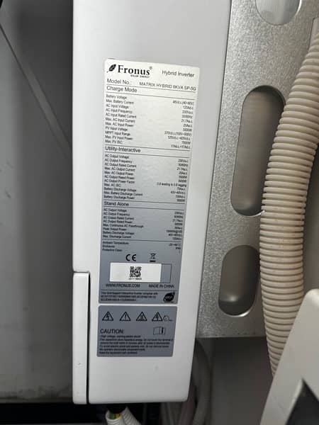 Fronus matrix ip65 6KVA solar inverter with 4 batteries 1