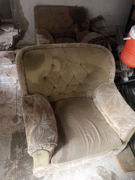 5 seater old sofa 0