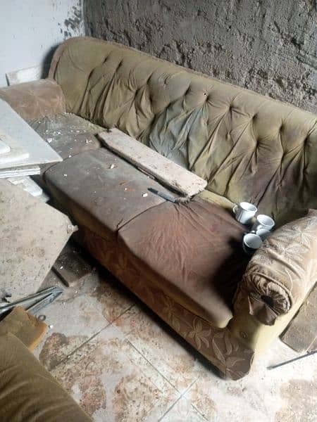 5 seater old sofa 1