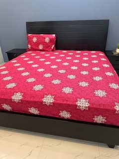 bed set / wooden bed set / side tables / king size mattress