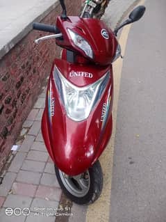 Ladies scooty 100cc mehroon colour