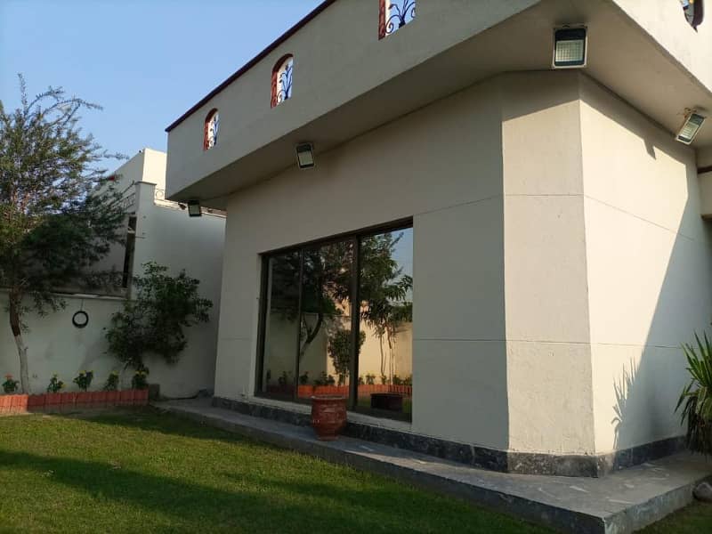 One Kanal Beautifull House Available For rent in DHA Lahore Cantt 2