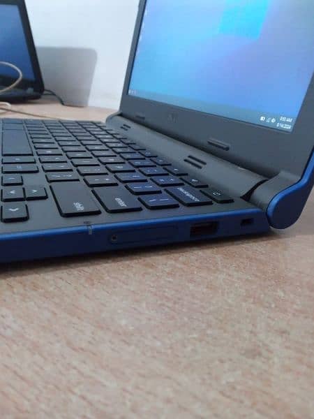 Dell Chromebook P22T laptop 1