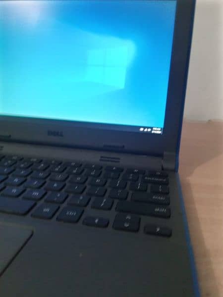 Dell Chromebook P22T laptop 4