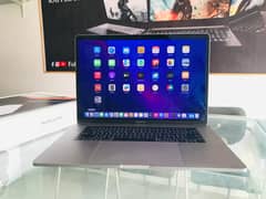 Apple Macbook Pro 2017 /Core i7/16GB RAM/512 SSD