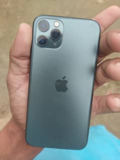 I phone 11 pro urgent sale true tone face id al ok box sath hay 64gb