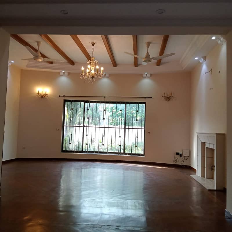 One Kanal Beautifull House Available for Rent in DHA Lahore Cantt 4