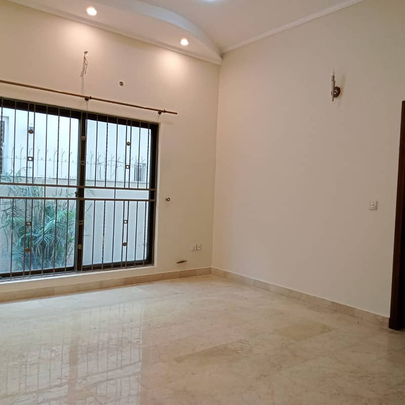 One Kanal Beautifull House Available for Rent in DHA Lahore Cantt 8