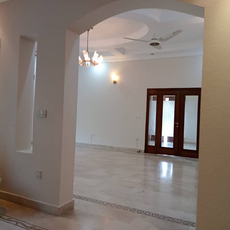 One Kanal Beautifull House Available for Rent in DHA Lahore Cantt 9