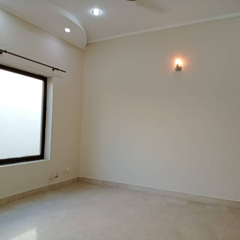 One Kanal Beautifull House Available for Rent in DHA Lahore Cantt 25