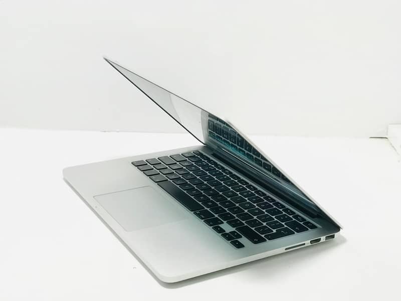 MacBook Pro 2015 Ci5 8GB RAM 256Gb SSD 0