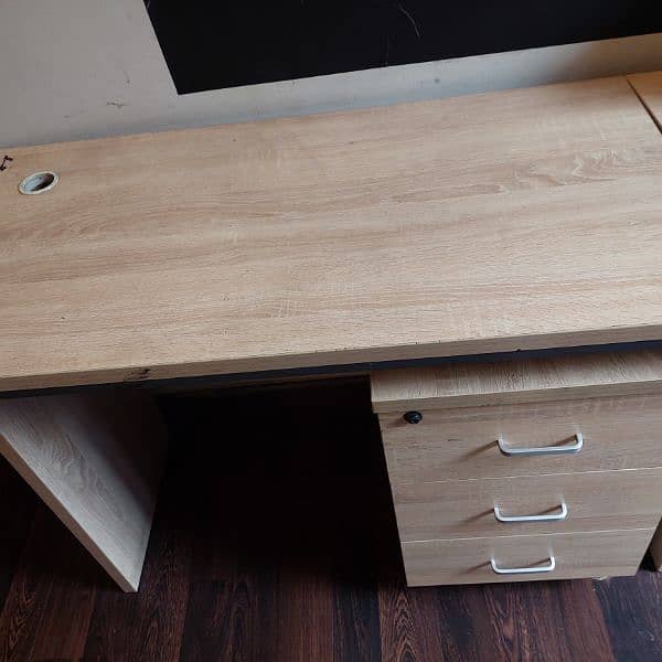 Office Table with side lock system 3 drawers 1