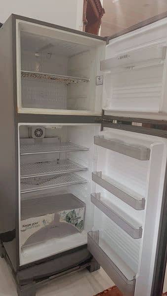 Dawlance refrigerator for urgent sale 4