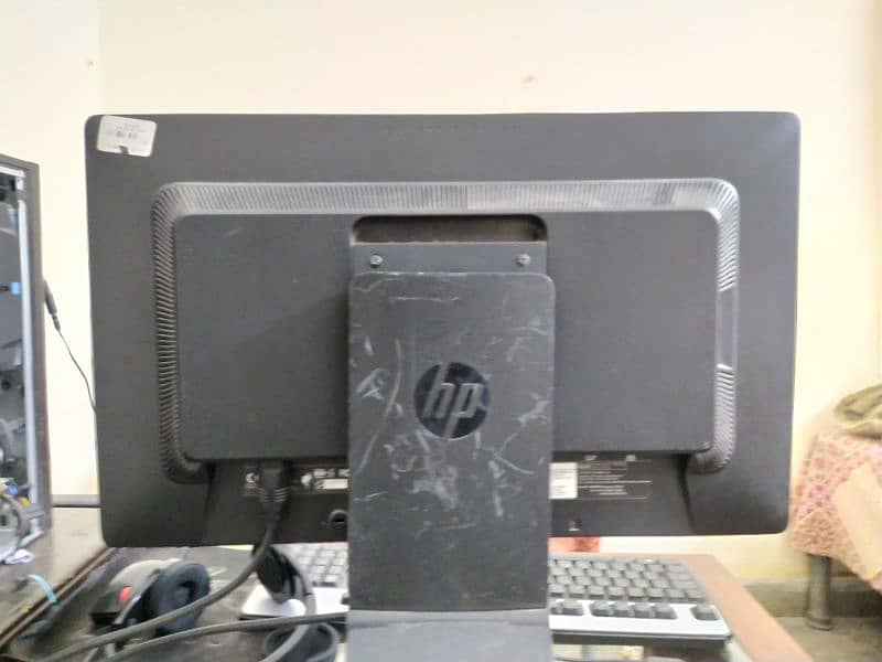 HP LCD 22 INCH URGENT SALE FIXED PRICE 1