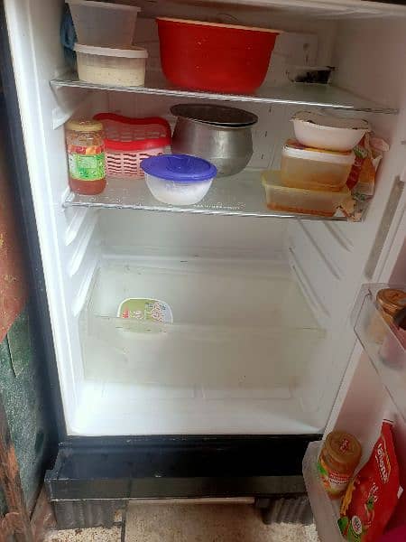 PEL glass door fridge in new condition 3