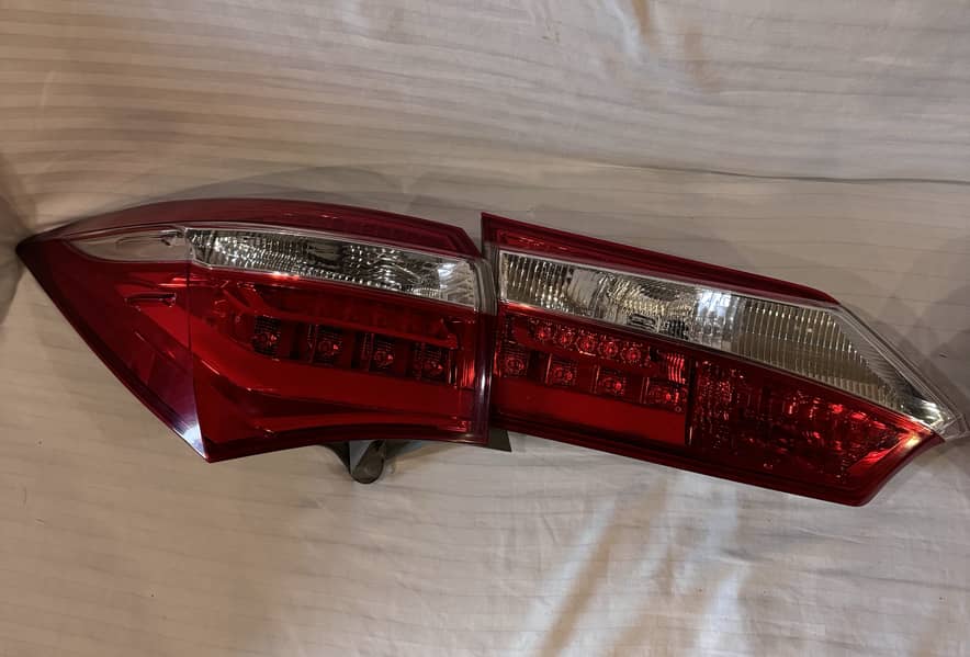 2014-2016 Toyota Corolla Genuine Headlight 2