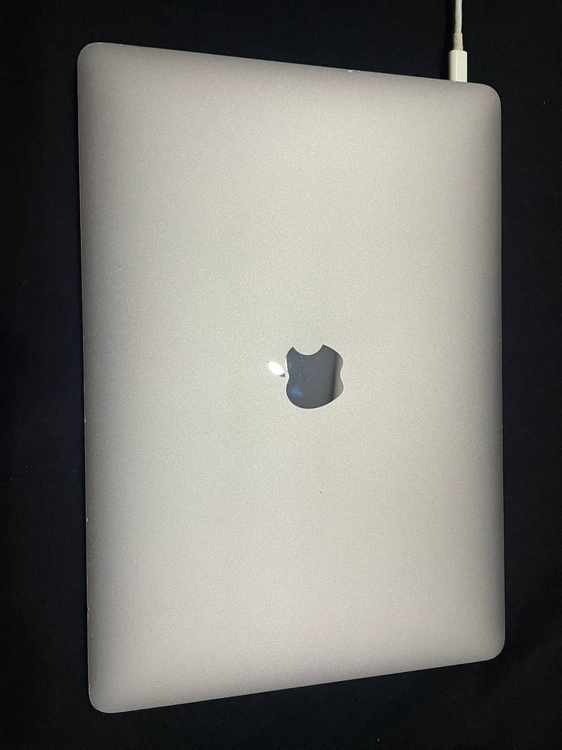 MacBook Pro 2017 13 inches 128gb 4