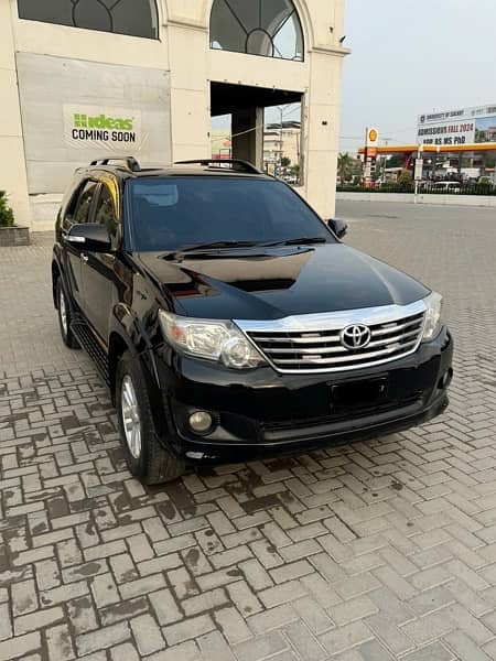 Toyota Fortuner V 2013 1