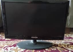 selling 22 inch original Lcd no remote availble