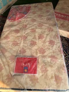 Beautiful 2 single mattress used but look new