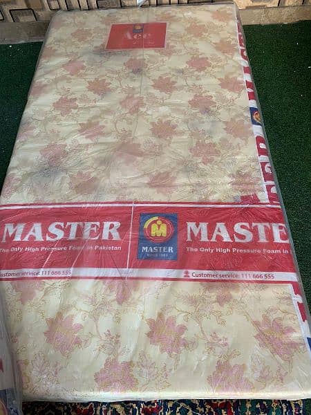 Beautiful 2 single mattress used but look new 1