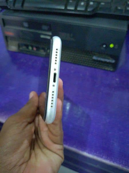 Iphone 11 non PTA 4