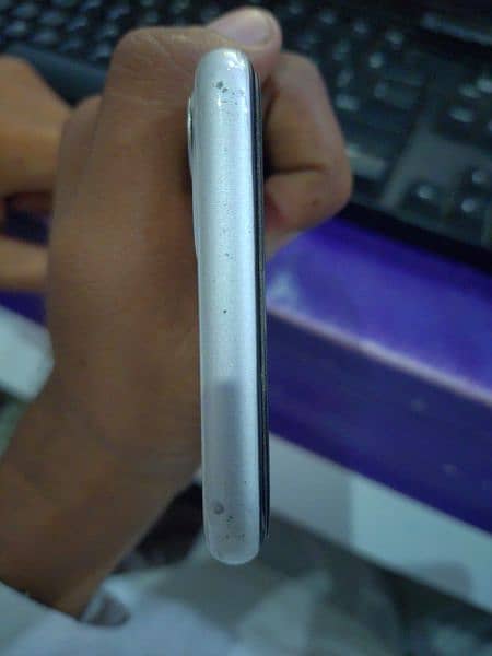 Iphone 11 non PTA 5