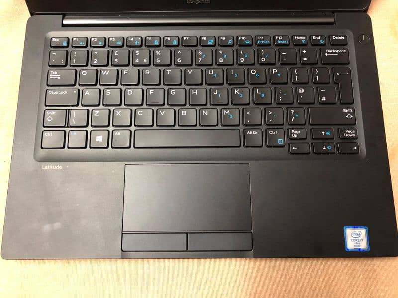 Dell Latitude laptop 7480 Core i7 6th Gen 8gb DDR4 / 256GB SSD 0