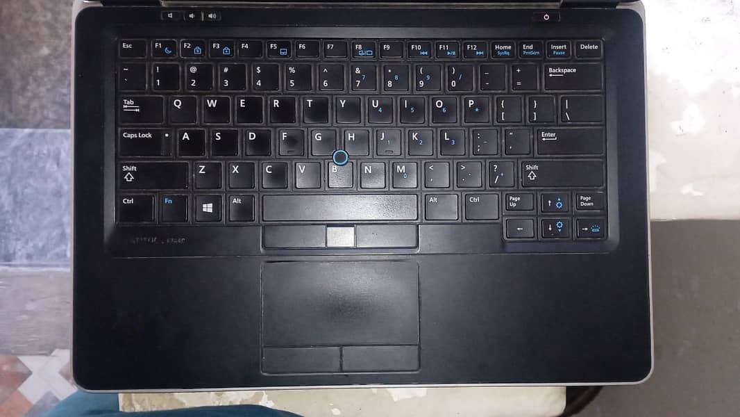 Dell Latitude E5540 15.6 inches Laptop, Core i5-4310U 2.0GHz, 4GB Ram 9