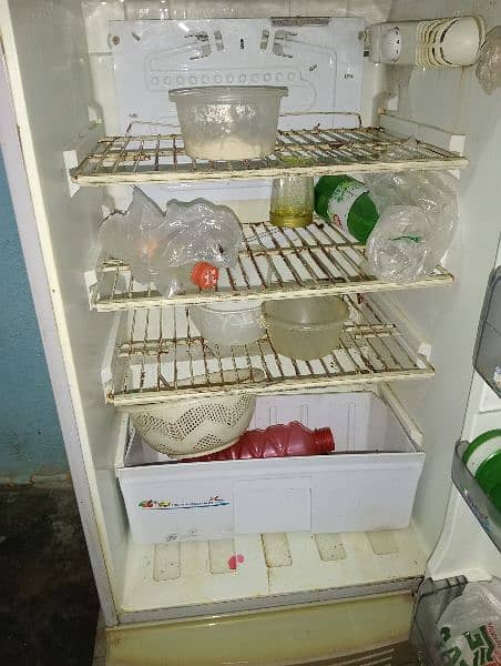 urgently sale fridge 1