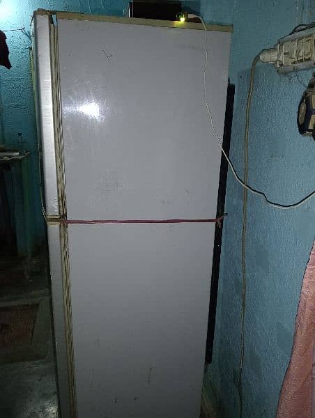 urgently sale fridge 5