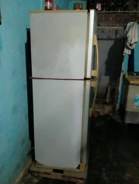 urgently sale fridge 6