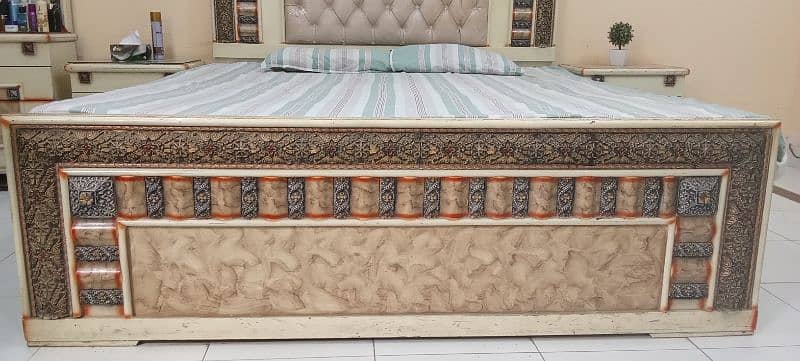 King size bed set with dressing table and side tables 4