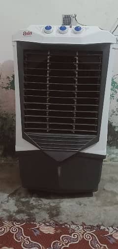 AC & DC water cooler 12 volt in good condition 0