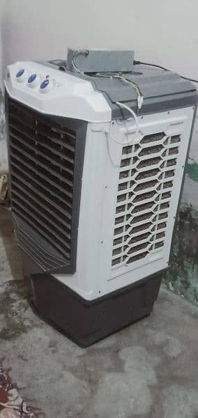 AC & DC water cooler 12 volt in good condition 1