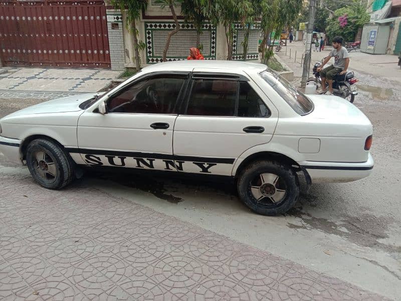 Nissan Sunny 1990 4