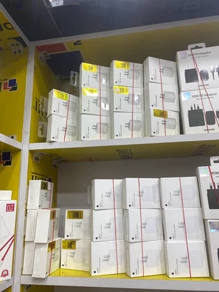 Apple 20watt, Samsung 25,45watt, OnePlus 30,65watt chargers wholesale 2