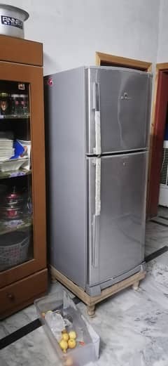 Dowlance fridge medium size for sale