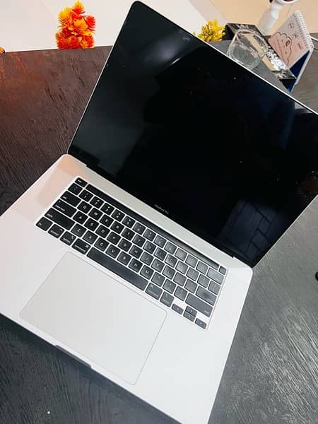 Mac Book Pro 16 inch 2019 32gb 512ssd 4gb Graphic card 1