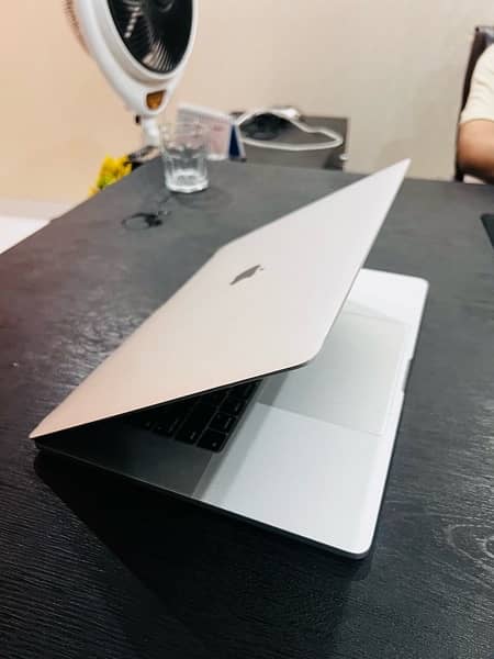 Mac Book Pro 16 inch 2019 32gb 512ssd 4gb Graphic card 2