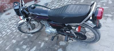 Honda 125    Engine open nai h  All ok h  front Rim change hna vla h b