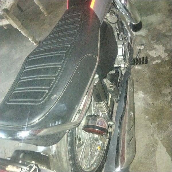 Honda 125 hai ok condition hai double Saman hain 1