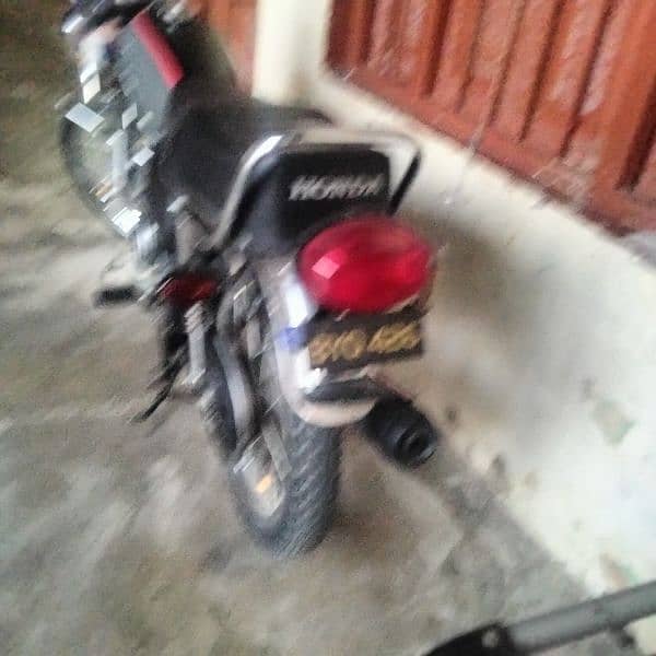 Honda 125 hai ok condition hai double Saman hain 2