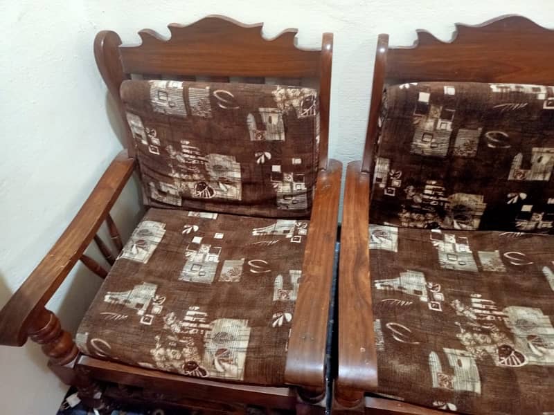 Old wood sofa set in good condition for sale 0