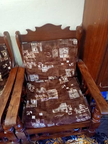 Old wood sofa set in good condition for sale 1