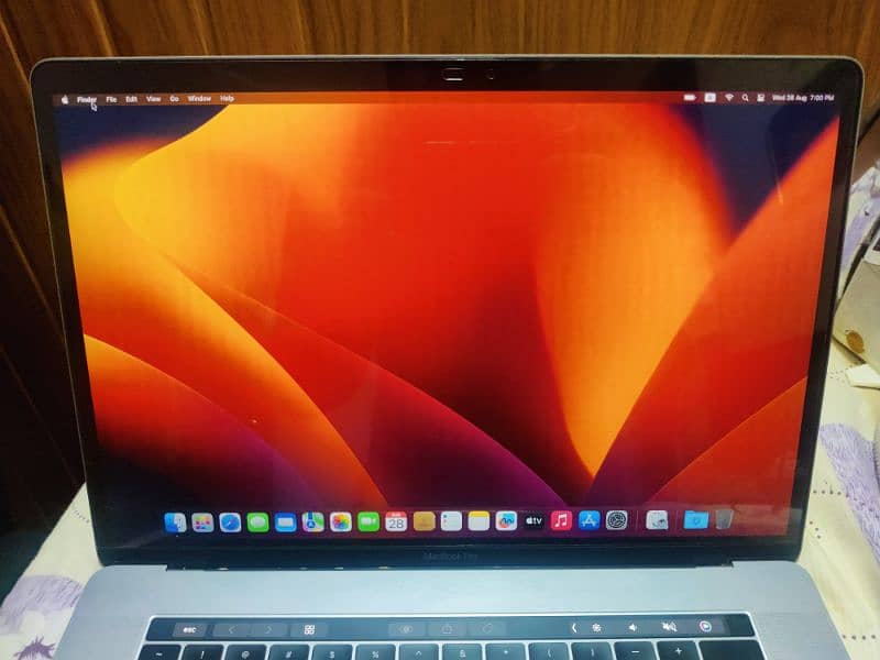 Apple macbook pro 15" 2017 in lush condition 4